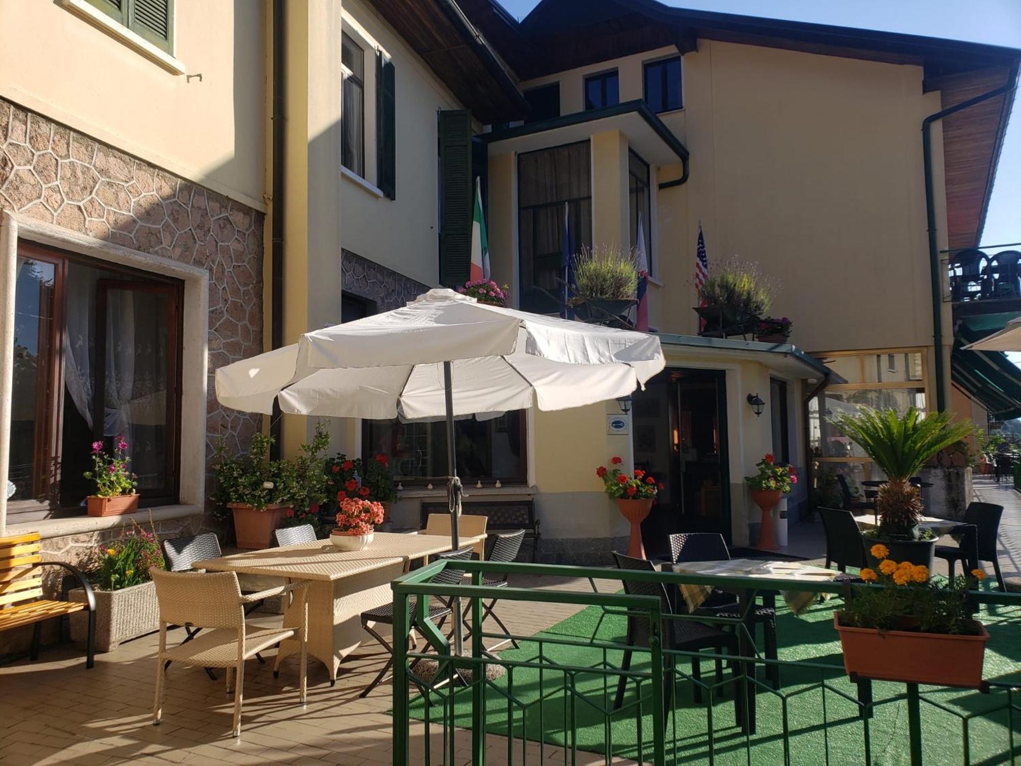 Budget Hotel Vittoria & Ristorante Marzio ภายนอก รูปภาพ