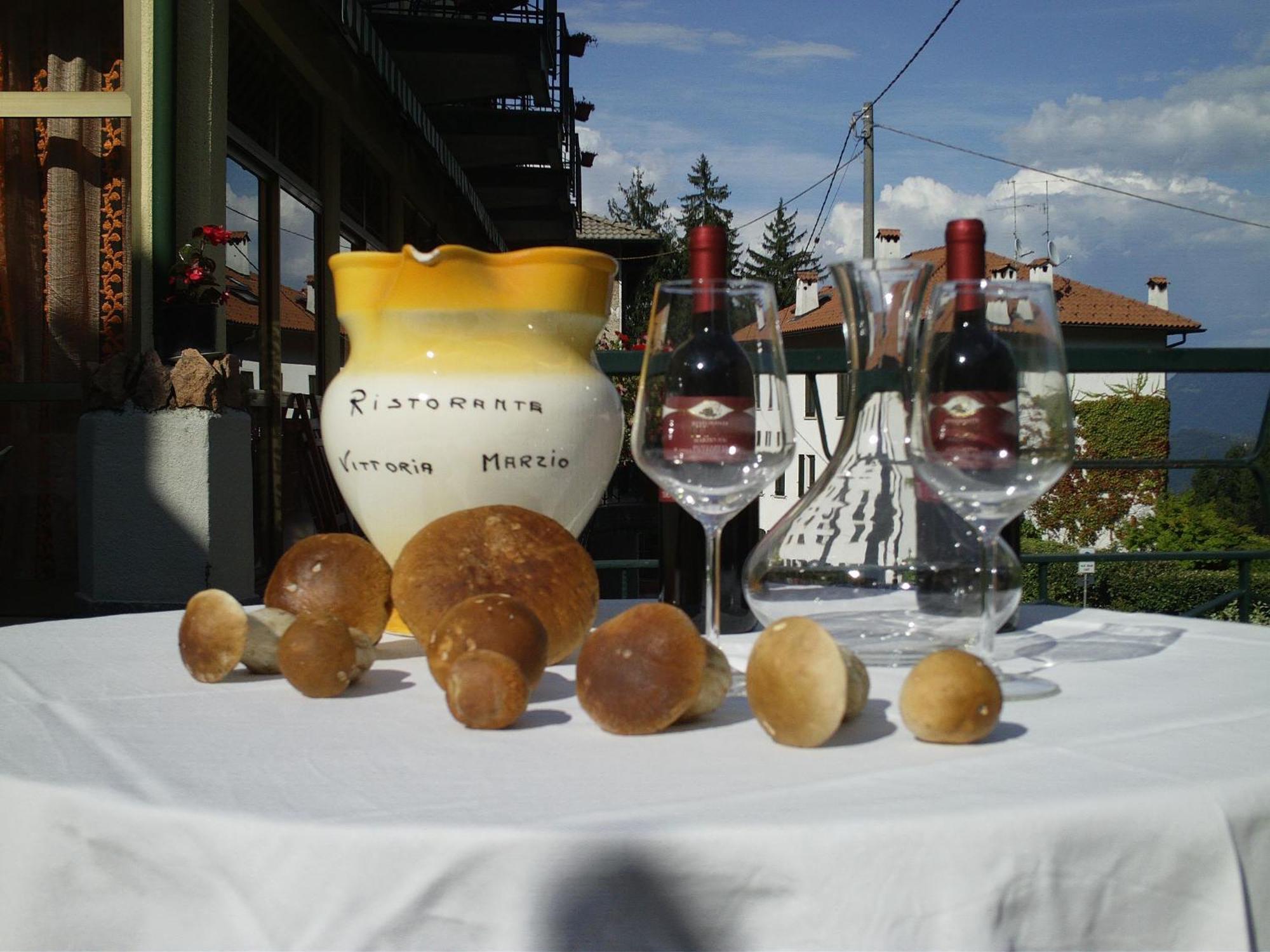 Budget Hotel Vittoria & Ristorante Marzio ภายนอก รูปภาพ