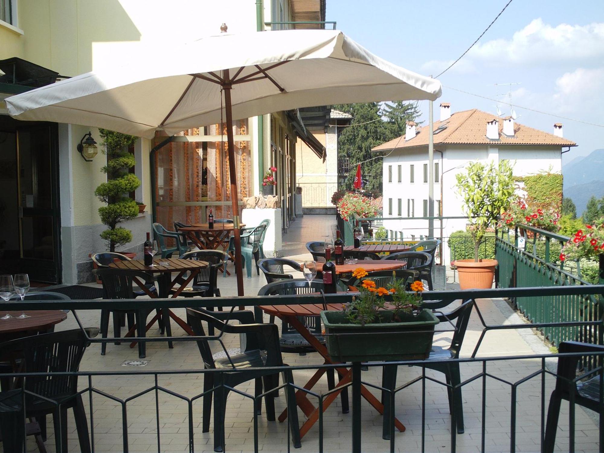 Budget Hotel Vittoria & Ristorante Marzio ภายนอก รูปภาพ