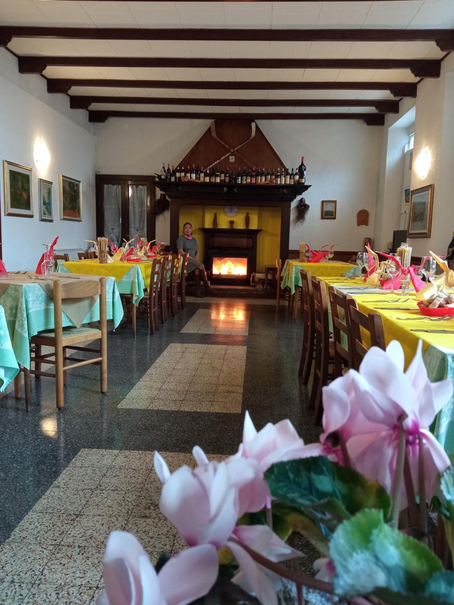 Budget Hotel Vittoria & Ristorante Marzio ภายนอก รูปภาพ